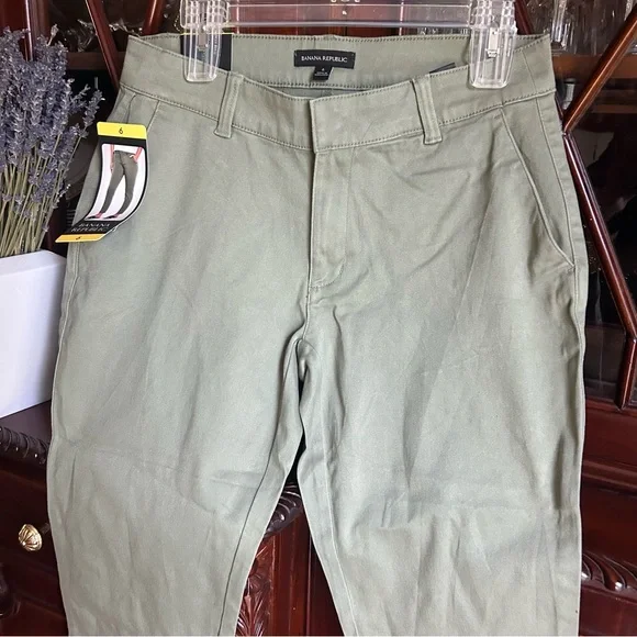 Banana Republic Cropped Chino Pant Olive Green Pants - Picture 2 of 10